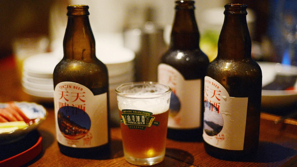  Ateenan Aamu モビール 1954 天天厨房 クラフトビールラベル | Works - 私たちの仕事 | 原宿サン